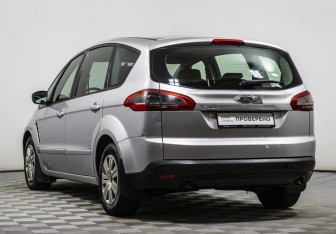 Подержанный автомобиль Ford S-MAX 2010 года (7 фото)