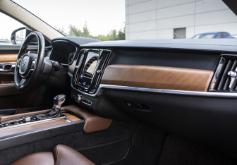 Подержанный автомобиль Volvo S90 2019 года (15 фото)