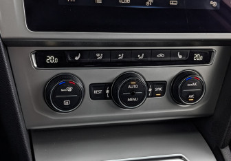 Подержанный автомобиль Volkswagen Passat Sedan 2019 года (21 фото)