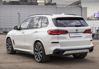 Подержанный автомобиль BMW X5 2021 года (7 фото)