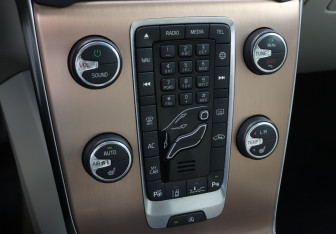 Подержанный автомобиль Volvo V40 Hatchback 2014 года (17 фото)