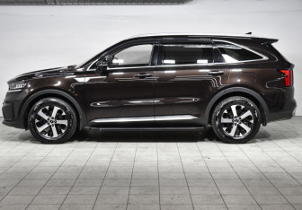 Подержанный автомобиль Kia Sorento 2023 года (8 фото)