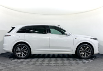 Подержанный автомобиль LiXiang L7 2023 года (4 фото)