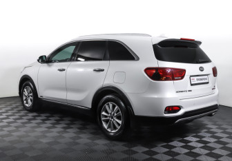 Подержанный автомобиль Kia Sorento 2019 года (7 фото)