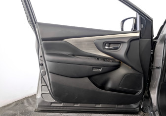 Подержанный автомобиль Nissan Murano Suv 2022 года (19 фото)