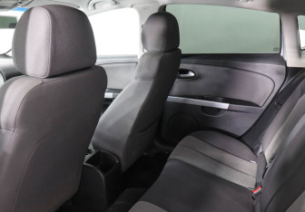 Подержанный автомобиль SEAT Leon Hatchback 2011 года (12 фото)