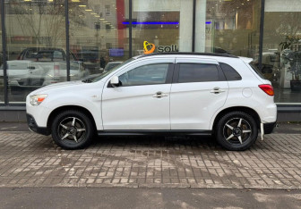 Подержанный автомобиль Mitsubishi ASX 2010 года (5 фото)