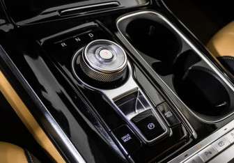 Подержанный автомобиль Kia Carnival 2021 года (27 фото)