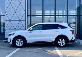 Подержанный автомобиль Kia Sorento 2021 года (8 фото)