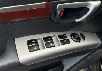 Подержанный автомобиль Hyundai Santa Fe 2009 года (11 фото)