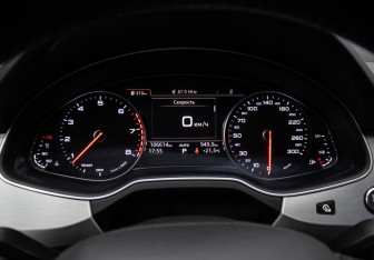 Подержанный автомобиль Audi Q7 2018 года (13 фото)
