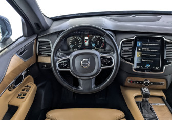 Подержанный автомобиль Volvo XC90 2018 года (21 фото)