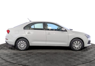 Подержанный автомобиль Skoda Rapid Liftback 2021 года (4 фото)