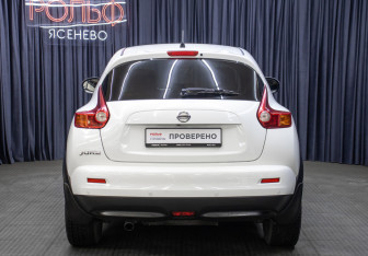 Подержанный автомобиль Nissan Juke 2012 года (6 фото)