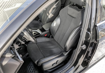 Подержанный автомобиль Audi A4 Sedan 2021 года (20 фото)