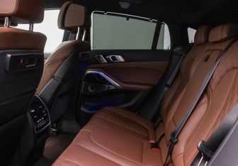 Подержанный автомобиль BMW X6 2021 года (11 фото)