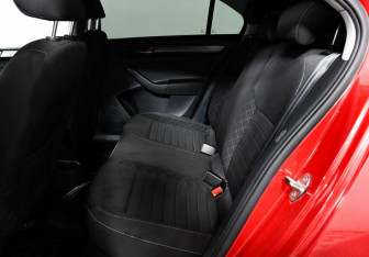 Подержанный автомобиль Skoda Rapid Liftback 2018 года (10 фото)