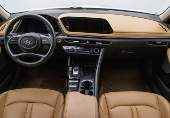 Подержанный автомобиль Hyundai Sonata 2021 года (13 фото)