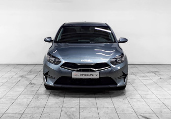 Подержанный автомобиль Kia Ceed Hatchback 2022 года (2 фото)