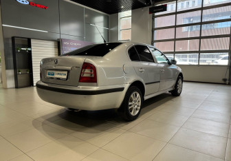Подержанный автомобиль Skoda Octavia Liftback 2007 года (4 фото)