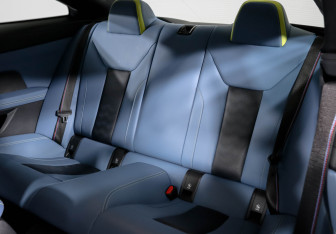 Подержанный автомобиль BMW M4 Coupe 2021 года (10 фото)