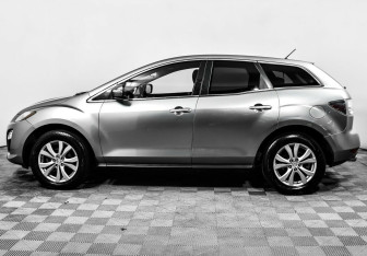 Подержанный автомобиль Mazda CX-7 2010 года (3 фото)