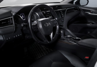 Подержанный автомобиль Toyota Camry Sedan 2019 года (14 фото)