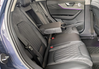 Новый Hongqi HS5 2024 (12 фото)