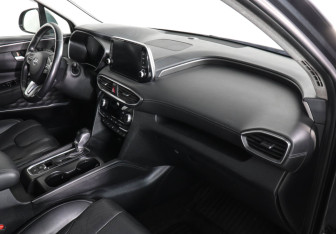 Подержанный автомобиль Hyundai Santa Fe 2019 года (10 фото)