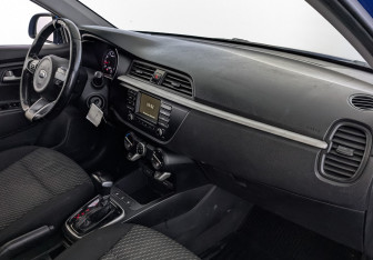 Подержанный автомобиль Kia Rio Hatchback 2019 года (13 фото)