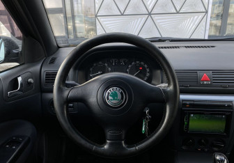 Подержанный автомобиль Skoda Octavia Liftback 2008 года (11 фото)