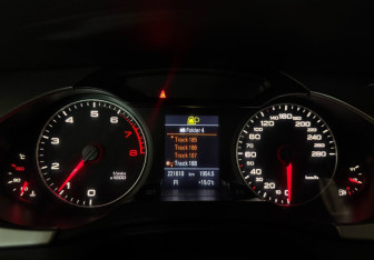 Подержанный автомобиль Audi A4 Sedan 2009 года (16 фото)