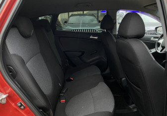 Подержанный автомобиль Hyundai Solaris Hatchback 2011 года (18 фото)