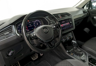 Подержанный автомобиль Volkswagen Tiguan 2018 года (13 фото)