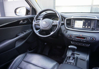 Подержанный автомобиль Kia Sorento 2019 года (13 фото)