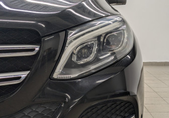 Подержанный автомобиль Mercedes-Benz GLE 2016 года (11 фото)