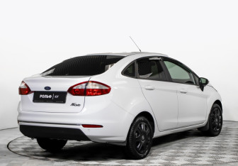 Подержанный автомобиль Ford Fiesta Sedan 2015 года (5 фото)