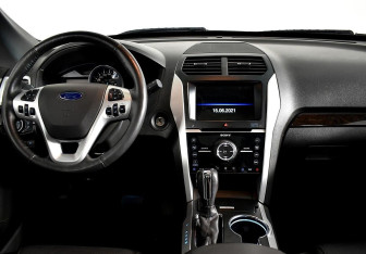 Подержанный автомобиль Ford Explorer 2015 года (8 фото)