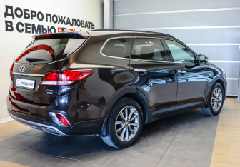Подержанный автомобиль Hyundai Santa Fe 2017 года (4 фото)