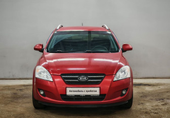 Подержанный автомобиль Kia Ceed Wagon 2008 года (2 фото)