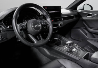 Подержанный автомобиль Audi A4 Sedan 2022 года (14 фото)