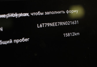 Подержанный автомобиль Zeekr 001 2024 года (12 фото)