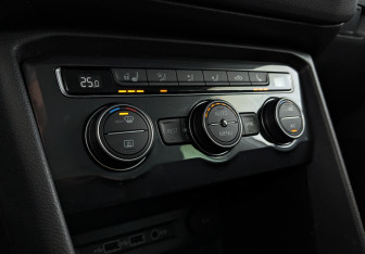 Подержанный автомобиль Volkswagen Tiguan 2018 года (27 фото)