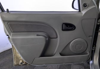 Подержанный автомобиль Renault Logan Sedan 2008 года (19 фото)