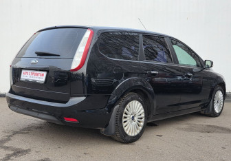 Подержанный автомобиль Ford Focus Wagon 2010 года (5 фото)