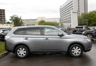 Подержанный автомобиль Mitsubishi Outlander 2013 года (3 фото)