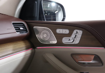 Подержанный автомобиль Mercedes-Benz Maybach GLS 2021 года (20 фото)