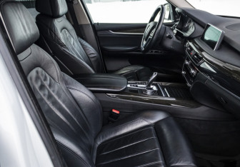 Подержанный автомобиль BMW X5 2014 года (10 фото)