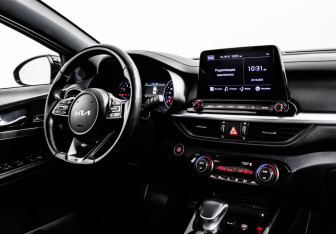 Подержанный автомобиль Kia Cerato Sedan 2022 года (9 фото)