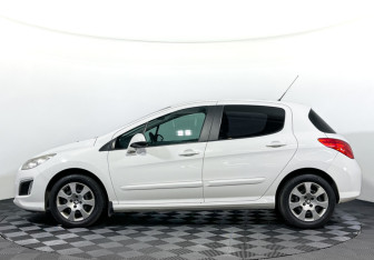 Подержанный автомобиль Peugeot 308 Hatchback 2012 года (8 фото)